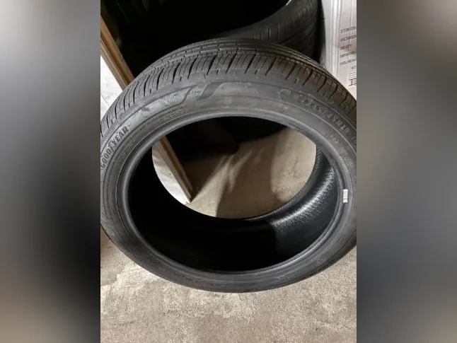 Pneus neufs 245-45R19