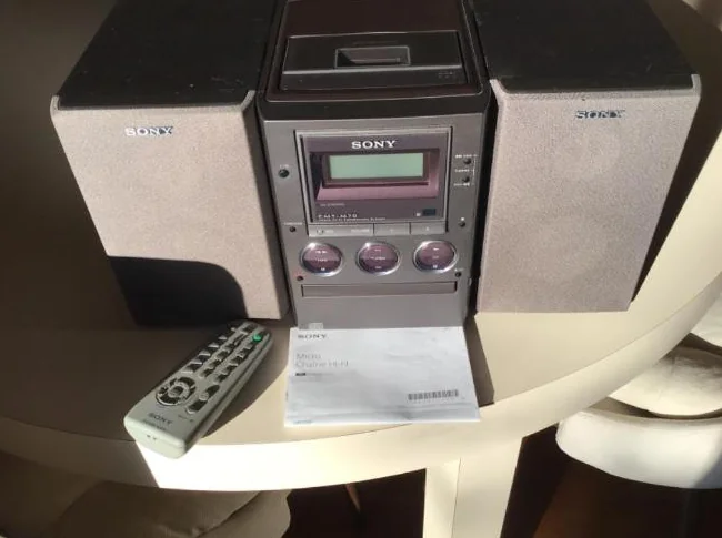 Micro chaîne SONY HI-FI Radio AM FM ,Lecture de disque CD /Disque MP3 , Cassette