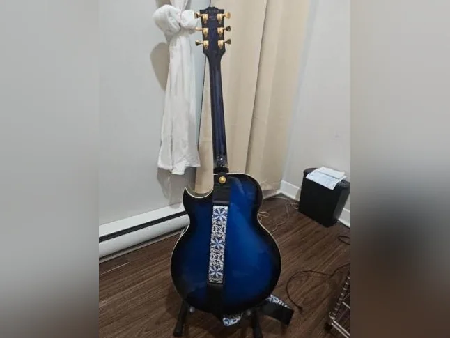 Guitare type Gibson ES‑137 – fabrication personnalisée thumbnail 2