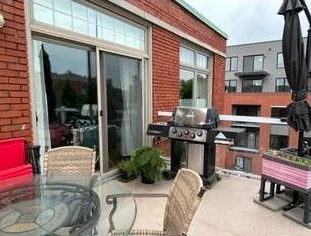 Superbe loft à louer – Vue exceptionnelle sur la rivière thumbnail 2