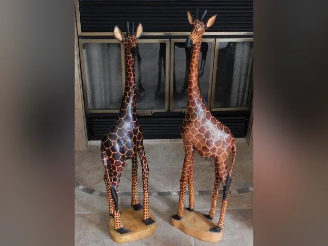Girafes provenant de la Côte d'ivoire 200$ pour les trois. thumbnail 2