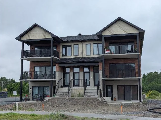 ** 1 MOIS GRATUIT ** GRAND 5½ LUXUEUX 2025 QUARTIER TRANQUILLE