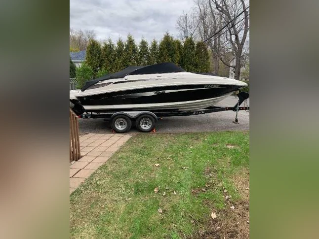 Sea Ray 2010 Sundeck 220