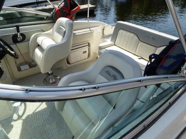 Sea Ray 2010 Sundeck 220 thumbnail 3