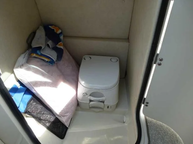 Sea Ray 2010 Sundeck 220 thumbnail 9