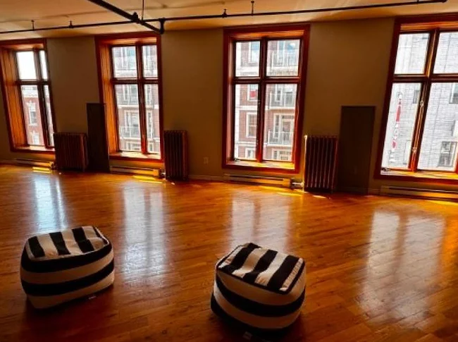 Colocation: très grand loft à partager au centre-ville