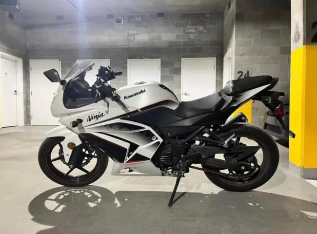 Kawasaki 2011 Ninja 250 EX édition spéciale