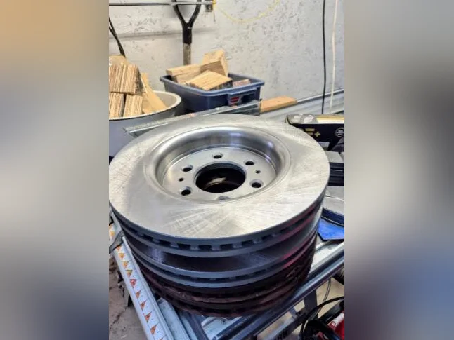 ensemble de freins et de disque de frein etat neuf demande $450 valeur de 950.00 allait sur un F150 2019 3.5 ecoboost