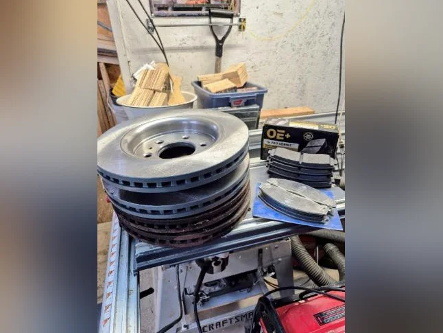 ensemble de freins et de disque de frein etat neuf demande $450 valeur de 950.00 allait sur un F150 2019 3.5 ecoboost thumbnail 4