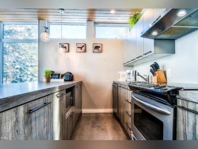 Maison moderne et unique dans le Domaine du Lac Amico/Laurentides thumbnail 6