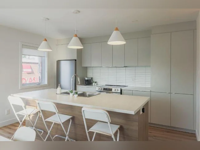100% meublé et équipé - Appartement spacieux au cœur de Granby !