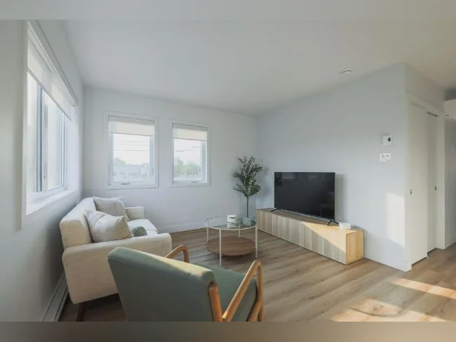 100% meublé et équipé - Appartement spacieux au cœur de Granby ! thumbnail 3