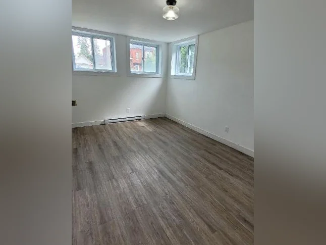 Logement 4 1/2 spacieux et rénové à Vaudreuil-Dorion avec stationnement thumbnail 5