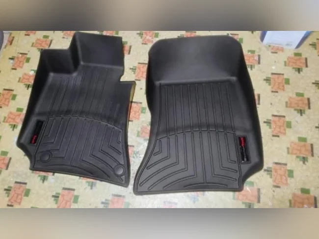 Deux (2) Tapis WeatherTech état neuf pour Mercedes E350 - E550 w212