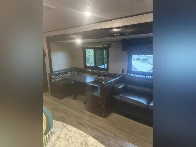 Roulotte Familiale Jayco Jay Flight 287BHS 2018 – État Impeccable (Clé en main) thumbnail 4
