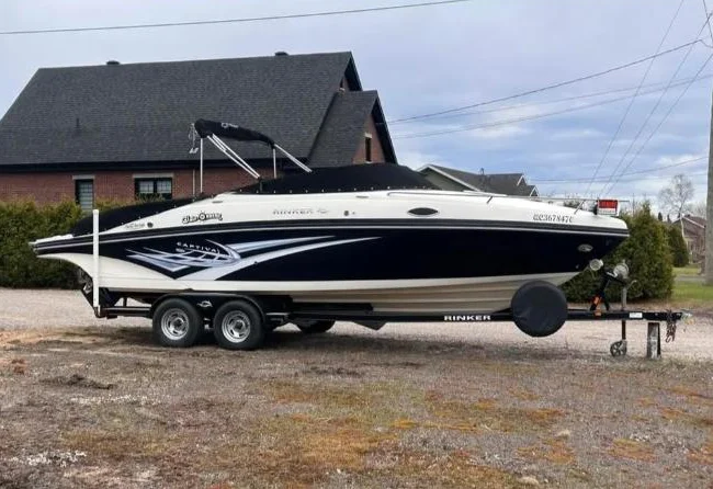 Bateau Rinker Captiva 246