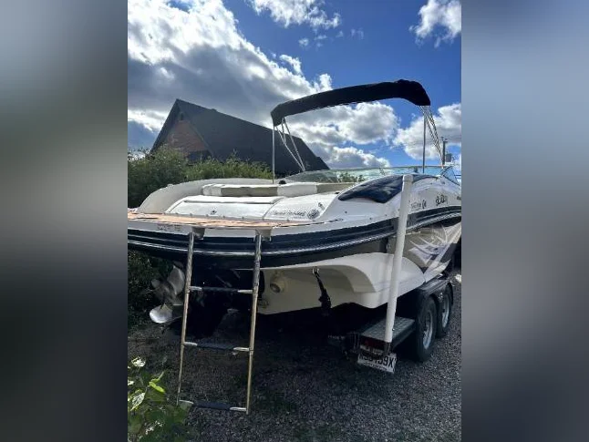Bateau Rinker Captiva 246 thumbnail 3