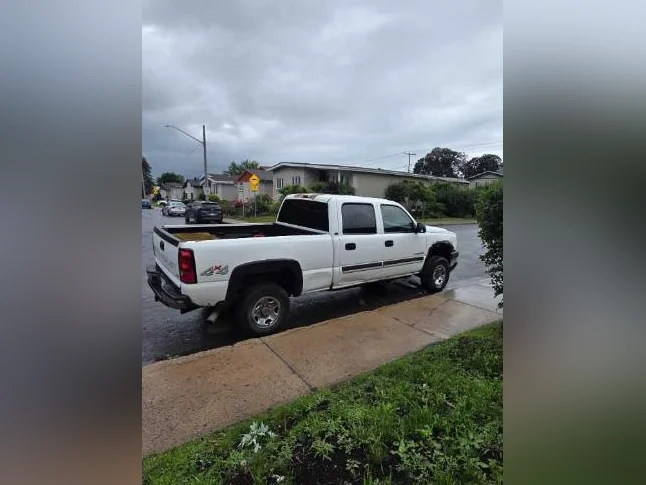 Chevy Silverado 2500 4x4 2006 thumbnail 3