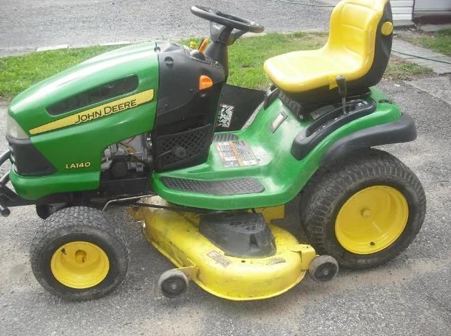 TRACTEUR À GAZON thumbnail 3