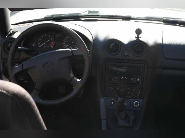 Mazda miata 2000 convertible gris perle 7845$ superbe deal 131000 km manuelle excellente condition thumbnail 7
