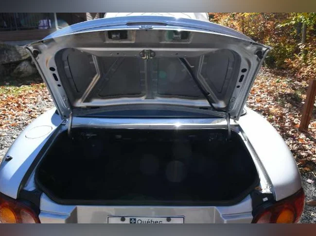 Mazda miata 2000 convertible gris perle 7845$ superbe deal 131000 km manuelle excellente condition thumbnail 5