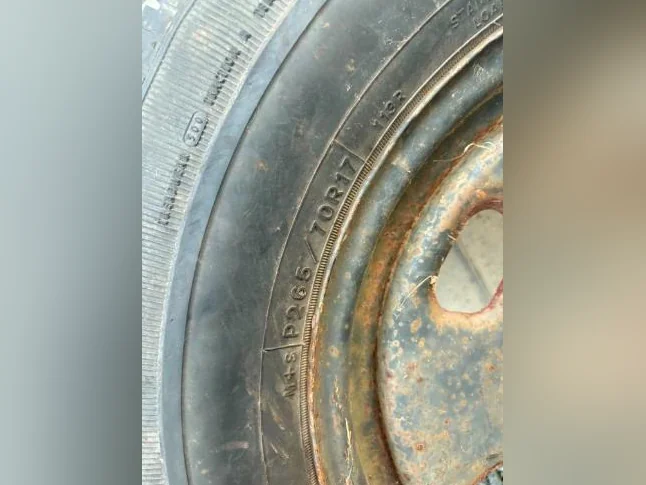 1 PNEU  (4 SAISONS) SUR ROUE(DODGE RAM)