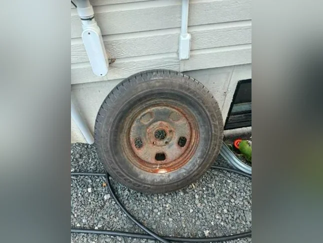1 PNEU  (4 SAISONS) SUR ROUE(DODGE RAM) thumbnail 2