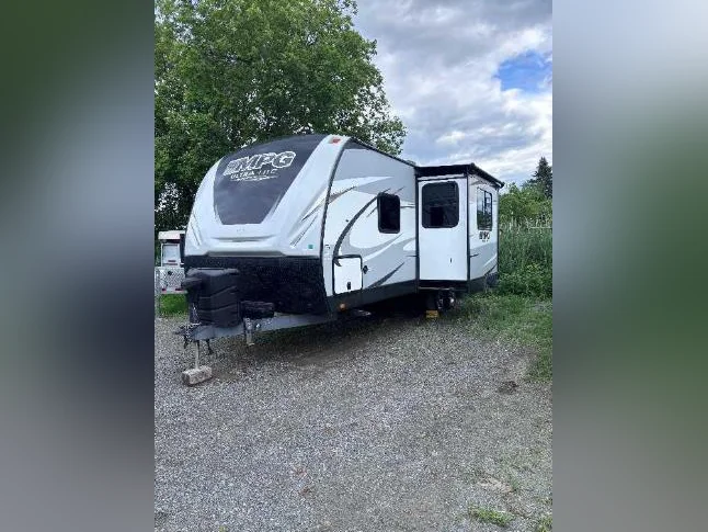 roulotte cruiser vr 24 ' avec slide out et beaucoup d'accessoires prix négociable. thumbnail 3