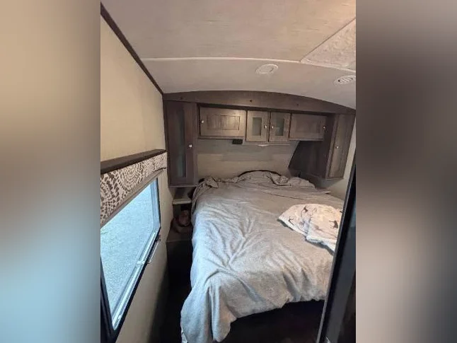 roulotte cruiser vr 24 ' avec slide out et beaucoup d'accessoires prix négociable. thumbnail 5
