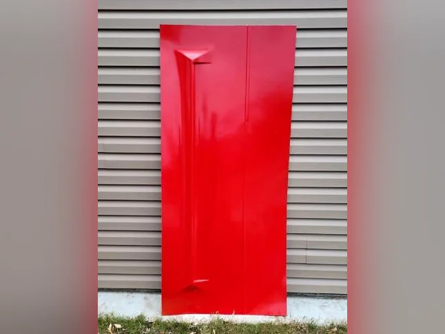 Recouvrement de porte en fibre de verre.