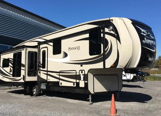 Caravane à sellette Jayco Pinnacle 2016 thumbnail 2