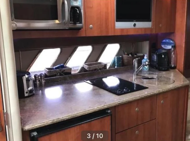 2009 Cruisers Yachts 330 Express thumbnail 8