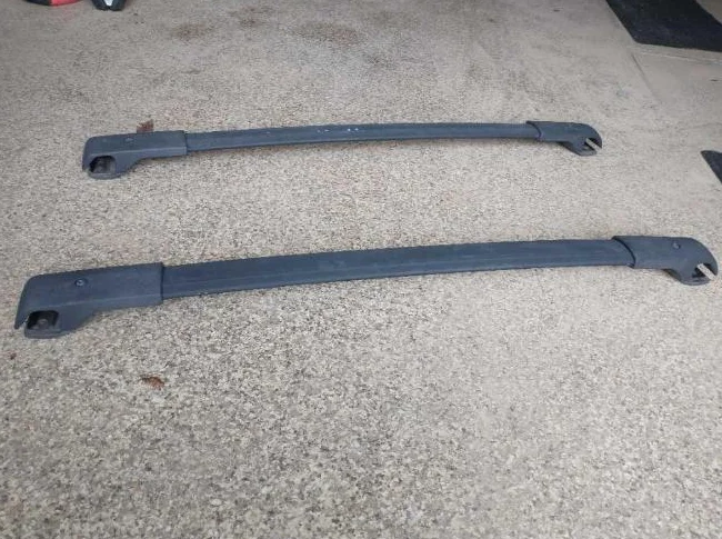 Barres transversales Subaru OEM – Très bon état, ajustables (2014)