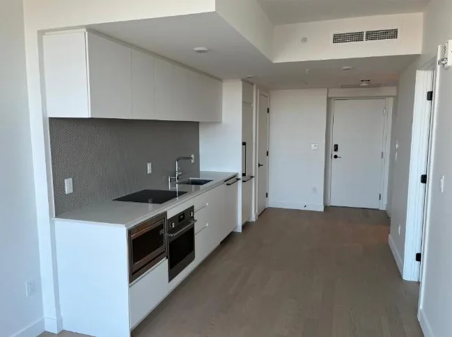 New 38th-floor Lease Transfer in Downtown Montreal thumbnail 4