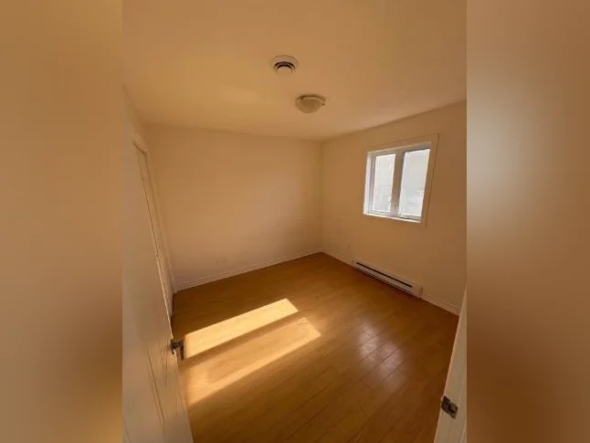 Logement, appartement 5 et demi (3chambres) avec garage Joliette thumbnail 5