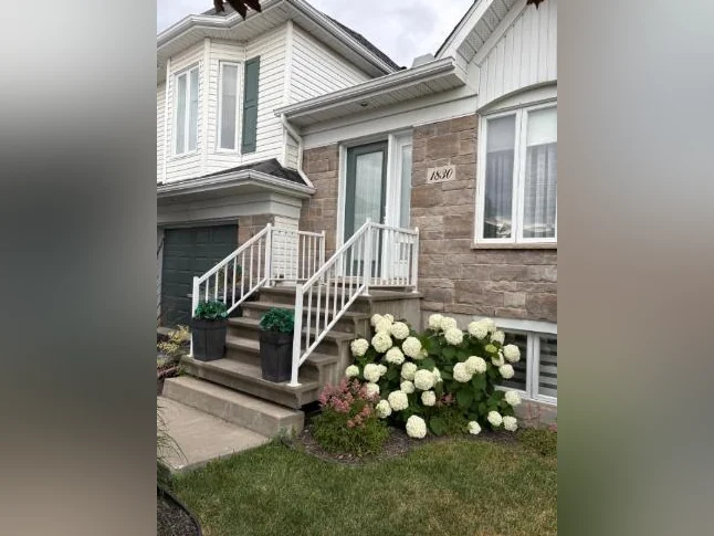 MAISON À VENDRE SANS VOISIN ARRIÈRE