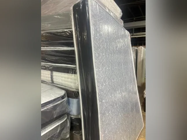 Matelas Queen Neuf thumbnail 2