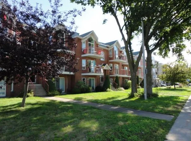 Grand 4 1/2 style condo à louer à Boisbriand