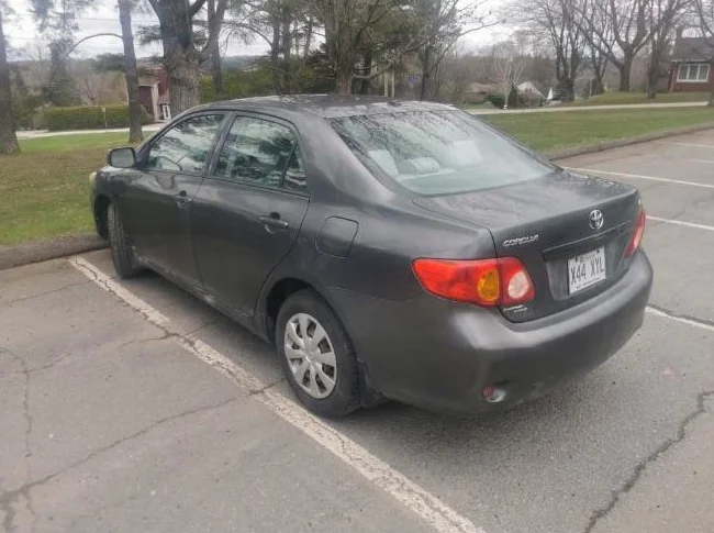 Toyota Corolla 2010 automatique (excellente état)