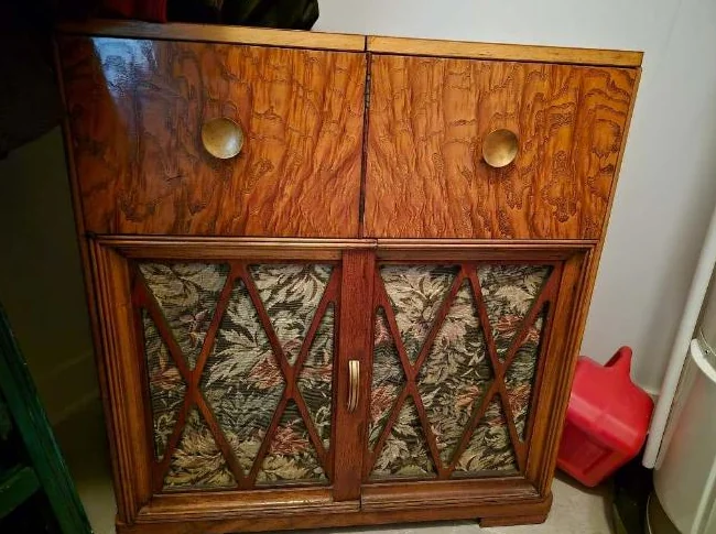 Radio antique à lampes