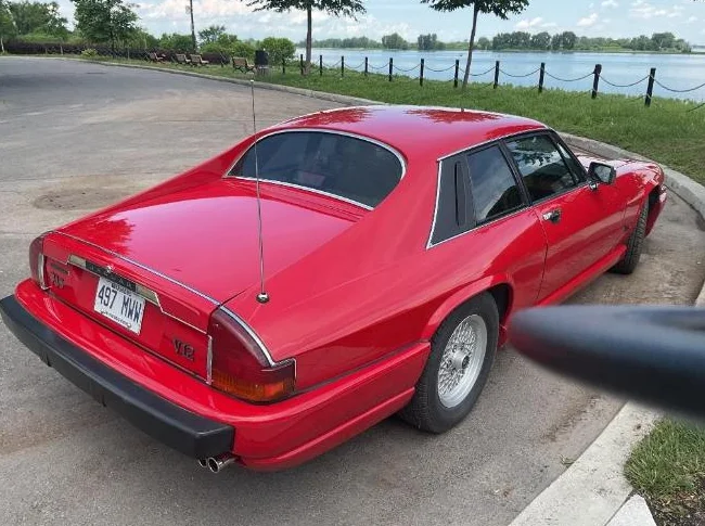 Jaguar 1990 XJS model très rare 2 propriétaires jamais accidenté comme neuf très propre aucune rouille thumbnail 2