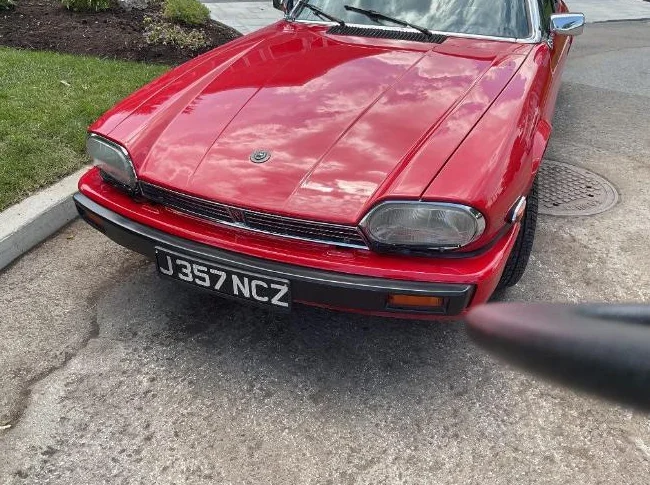Jaguar 1990 XJS model très rare 2 propriétaires jamais accidenté comme neuf très propre aucune rouille thumbnail 3