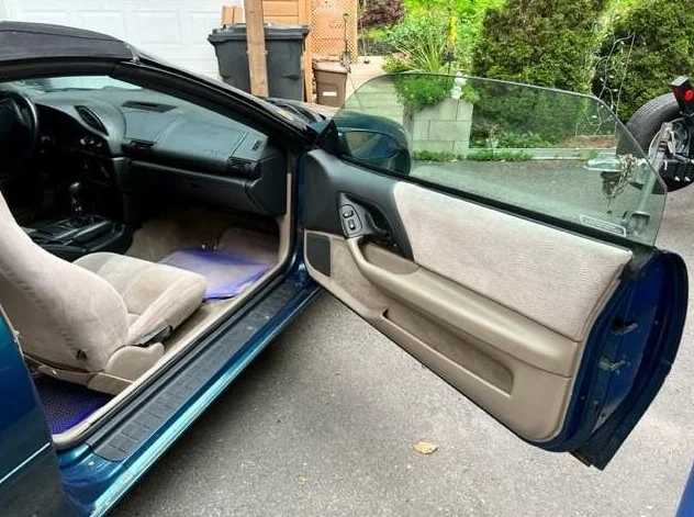 96 Camaro convertible V6 3.8L 5-vitesses manuelle 5-speed manual thumbnail 9