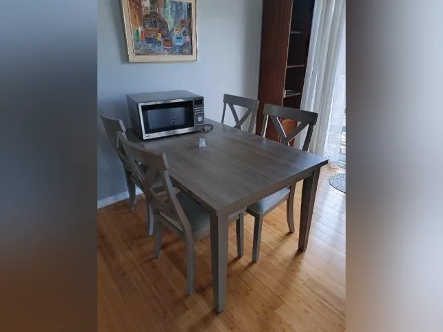 Ensemble de salle à diner et micro-Onde