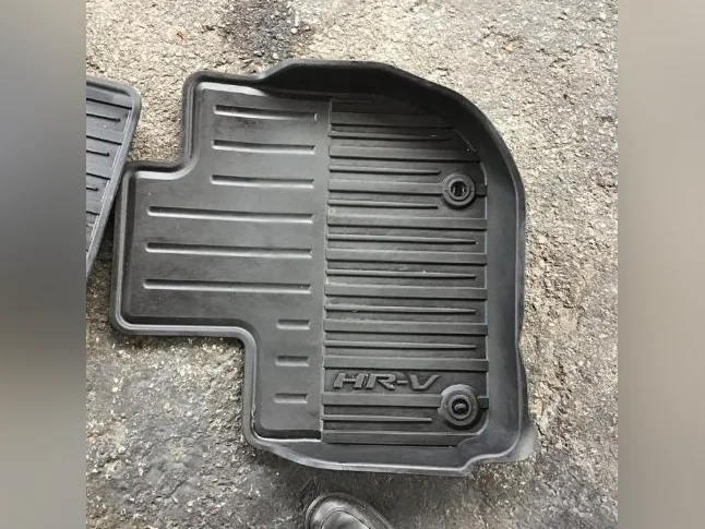 Tapis ensemble Honda Hrv 2017 A 2022. 160$ thumbnail 4