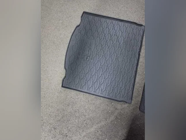 Tapis pour espace de rangement thumbnail 3