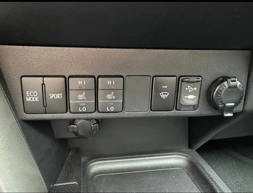 Toyota RAV4 XLE AWD 2017 - 55 690 km, État Impeccable thumbnail 3