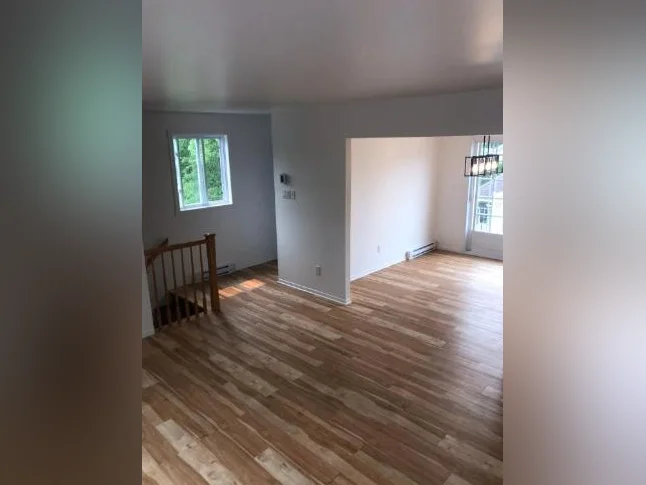 Haut de duplex Grand 51/2 lumineux immense terrasse thumbnail 2