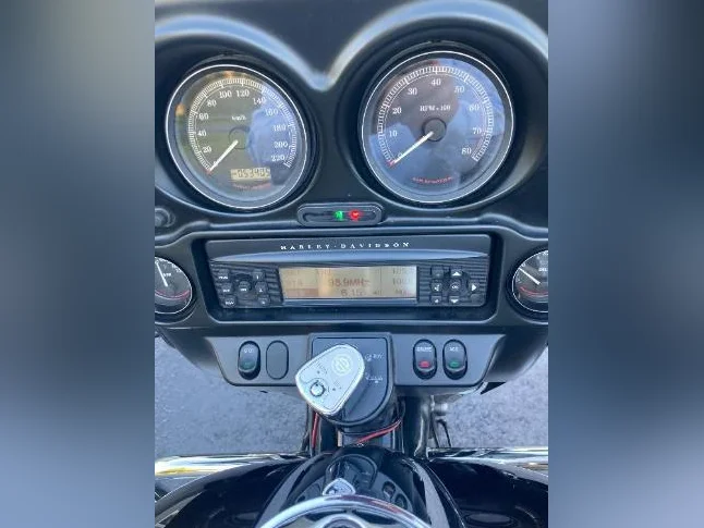 Harley flhtc 2011 thumbnail 5
