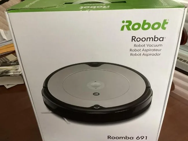 Aspirateur Robot à l'état neuf Roomba. 691 valeur de 250.00 + taxes thumbnail 2